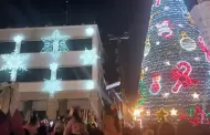 Disfrutan hermosillenses encendido del rbol navideo en la Plaza Zaragoza