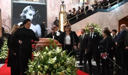 Homenaje a Silvia Pinal en Bellas Artes