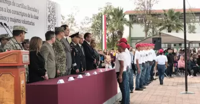 Entrega de cartillas militares