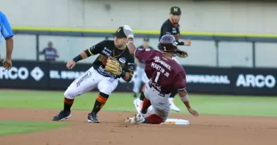 Naranjeros vence a Tomateros