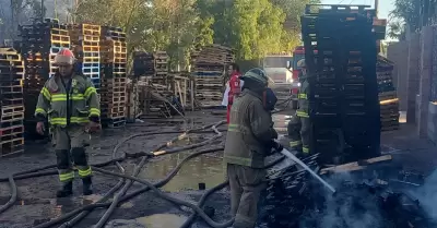 Incendio en fbrica de tarimas de madera