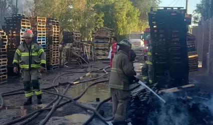 Incendio en fbrica de tarimas de madera