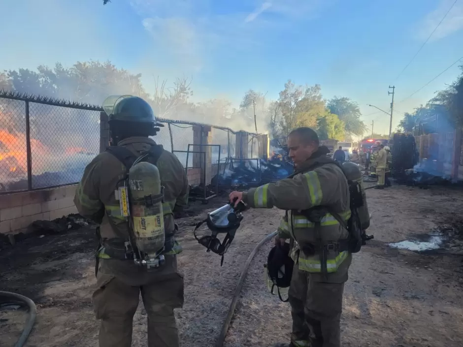 Incendio en fbrica de tarimas de madera