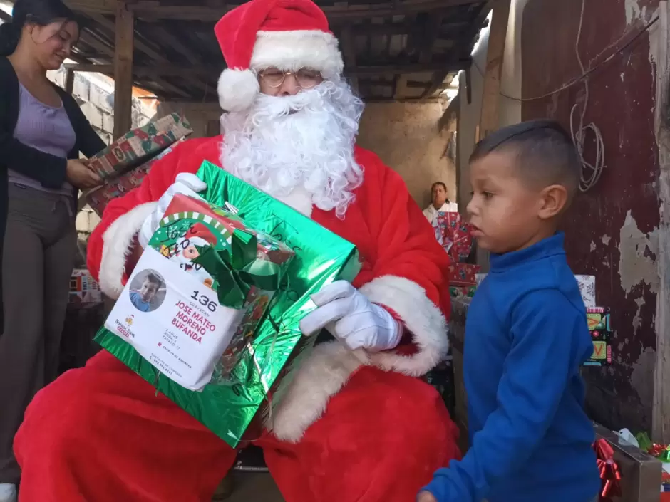 Entrega de regalos del Santa Claus por Carta