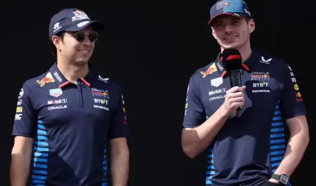 Max Verstappen y Checo Prez