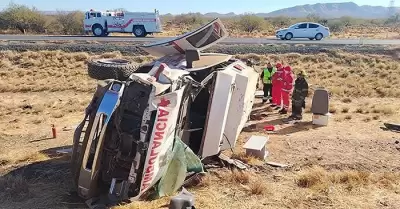 Volcamiento de ambulancia