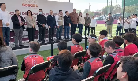 El gobernador Alfonso Durazo entrega rehabilitacin de unidad deportiva en el Co