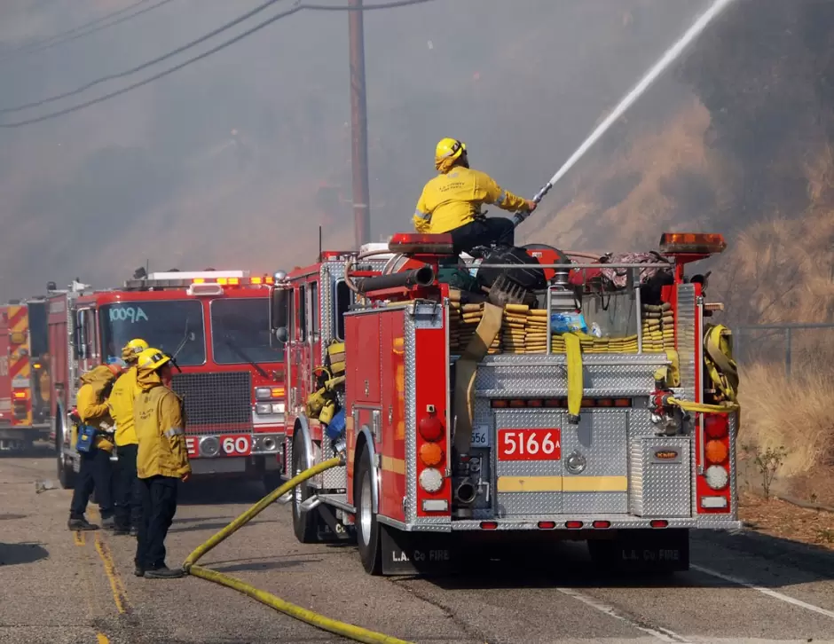 Bomberos trabajando en los incendios