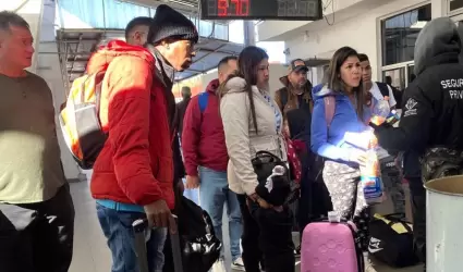 Migrantes en frontera de Nogales, Sonora.