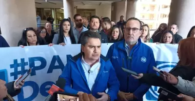 Militantes panistas se manifiestan en oficinas del Infonavit