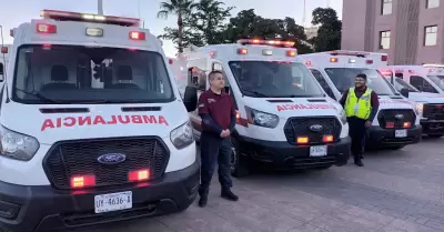 Entregan ambulancias al Centro Regulador de Emergencias Mdicas.