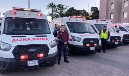 Entregan ambulancias al Centro Regulador de Emergencias Mdicas.