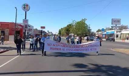 Vecinos de la colonia Raquet Club Uno