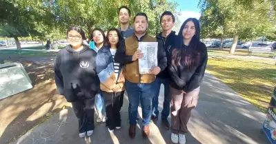 Integrantes de la Asociacin de Estudiantes Universitarios Sonorenses (Adeus)