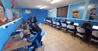 Laboratorio de cmputo en la escuela primaria "Zoila Reyna de Palafox"