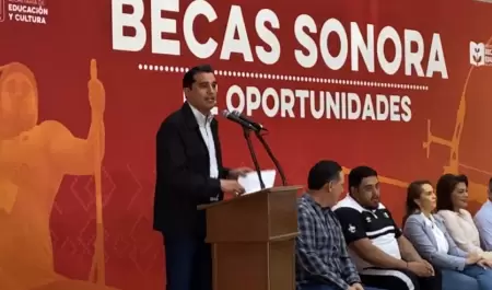 Entrega de becas a deportistas y estudiantes