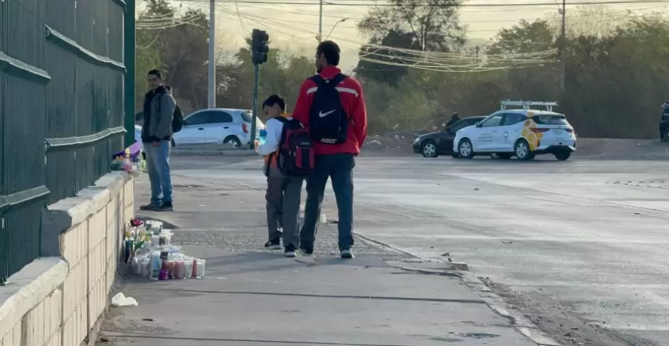 Altar en memoria de las madres fallecidas tras ser arrolladas por un auto