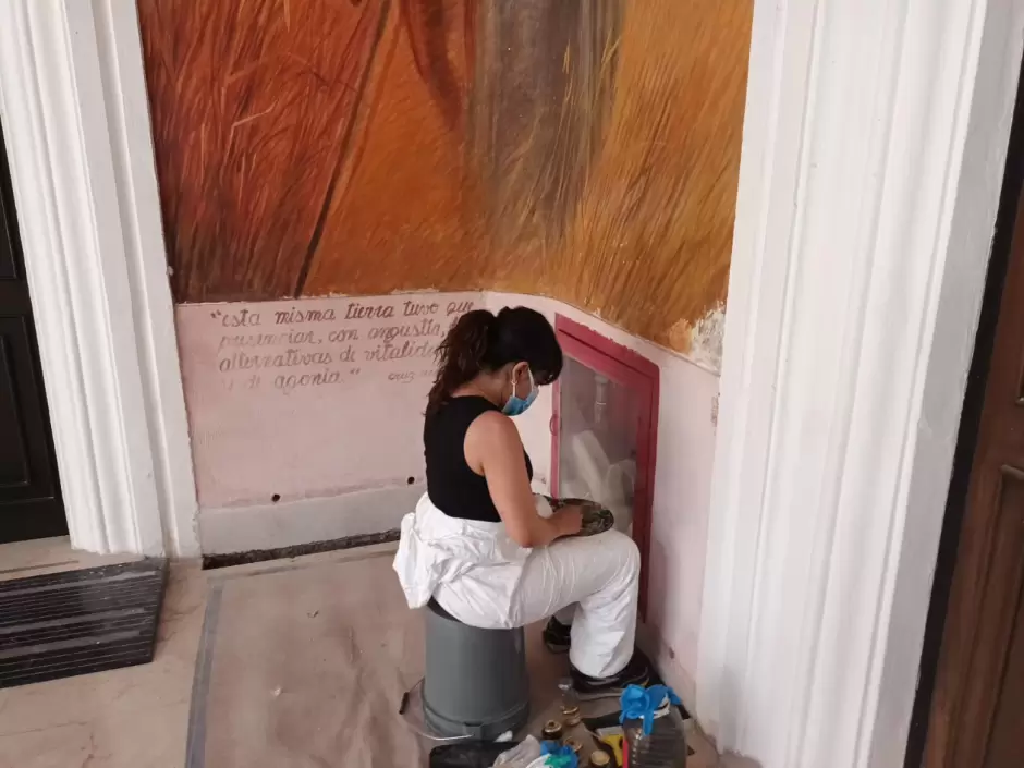 Restauran murales en Palacio de Gobierno