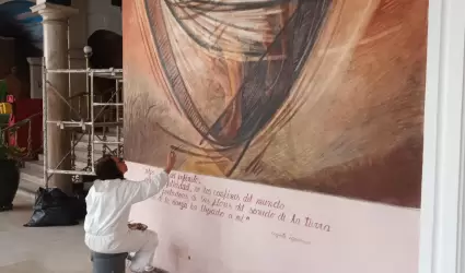 Restauran murales en Palacio de Gobierno