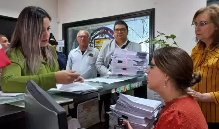 Staus entrega emplazamiento a huelga