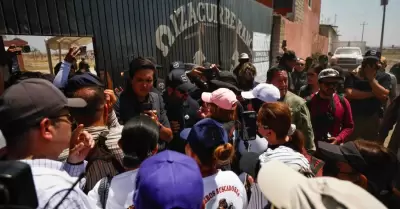 Madres buscadoras rompen cerco y recorren el Rancho Izaguirre.