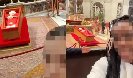 Se toman selfies frente al fretro del papa Francisco