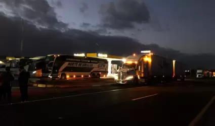 Bloqueo en Maxipista Mazatln-Culiacn