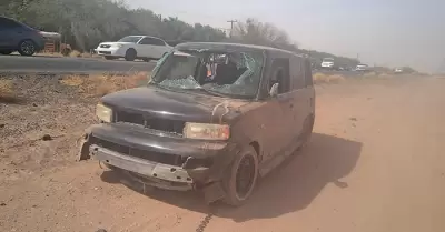 Volcamiento en carretera a Kino