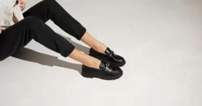 Mocasines femeninos combinan estilo y comodidad, esenciales en cualquier guardar