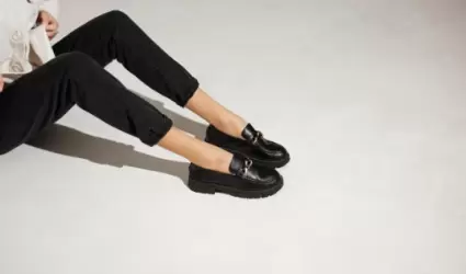 Mocasines femeninos combinan estilo y comodidad, esenciales en cualquier guardar
