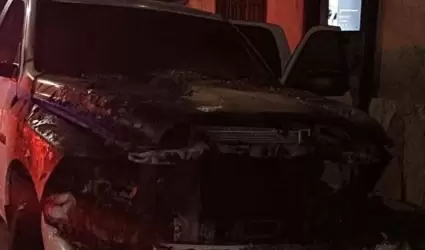 Vehculo incendiado