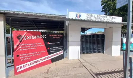 Protesta de maestros en escuelas federalizadas