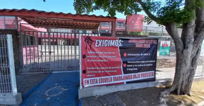 Protesta de maestros en escuelas feferalizadas