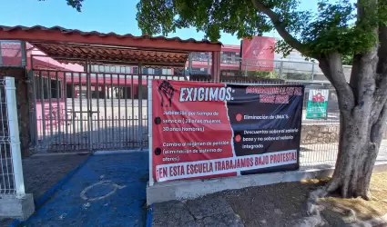 Protesta de maestros en escuelas feferalizadas