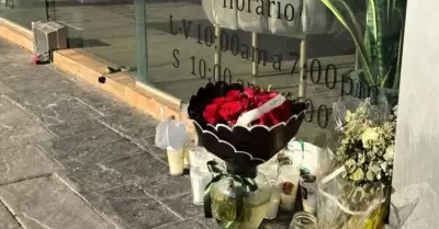 Dejan arreglo floral en estética donde asesinaron a influencer
