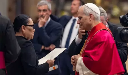 Rosa Icela Rodríguez sostuvo breve encuentro con el papa León XIV