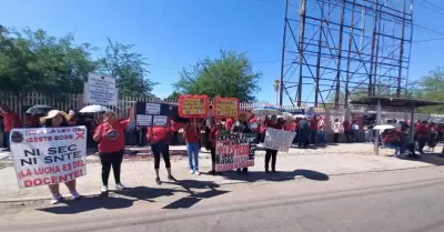 Manifestación de maestros federalizados en Hermosillo