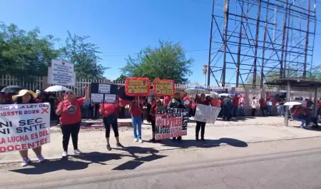 Manifestación de maestros federalizados en Hermosillo