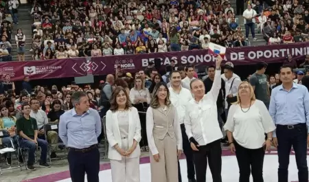 Entregan becas "Sonora de Oportunidades"