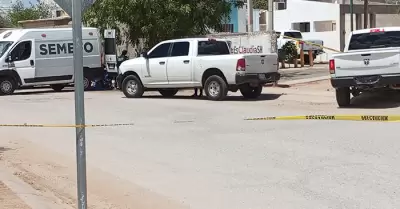 Dejan cuero frente a un kínder en Villa del Real