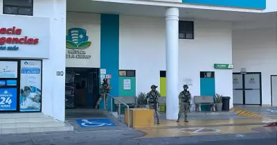 Resguardan clínica de Culiacán tras agresión entre agentes municipales y estatal