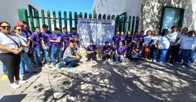 Manifestación de padres de familia y jóvenes sobrevivientes del incendio en la G