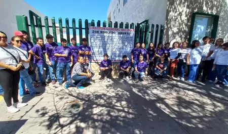 Manifestacin de padres de familia y jvenes sobrevivientes del incendio en la G