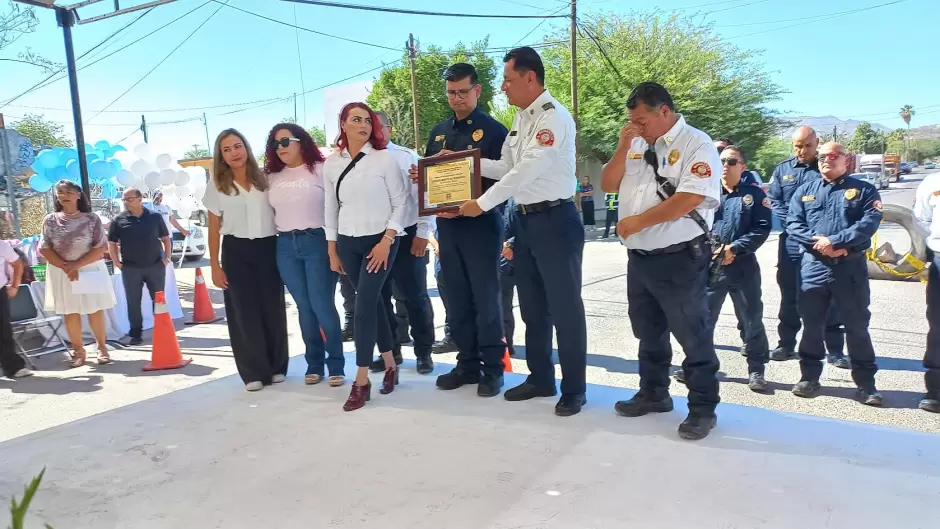 Entrega de reconocimiento a Bomberos de Hermosillo