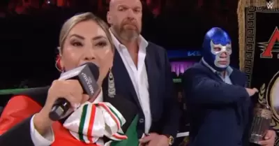 Deyra Barrera se equivoca al entonar el Himno Nacional