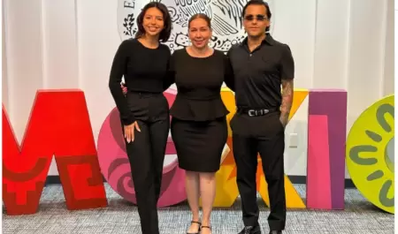 Mara Elena Orantes acompaada de ngela Aguilar y Christian Nodal