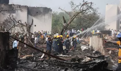 Pasajero sale con vida y caminando tras accidente mortal del avin de Air India
