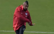 VIDEO Arturo Vidal reta a golpes a su propio portero por autogol