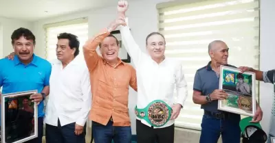 Gobernador y Julio César Chávez