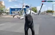 Malabaristas desafan 46C y fuego en las calles de Hermosillo para ganarse la vida